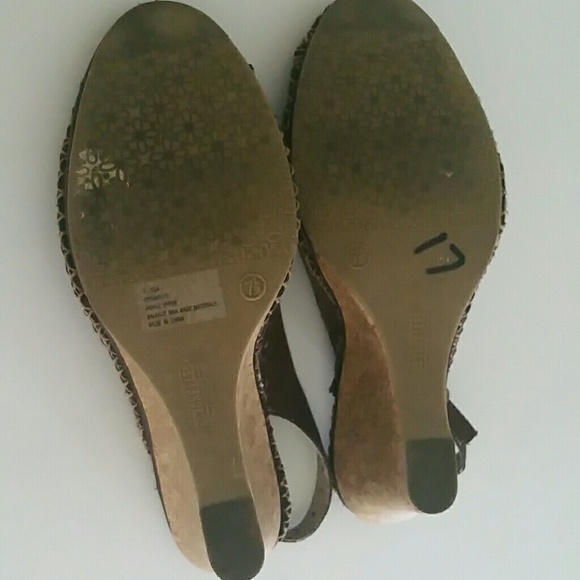 Dark brown Seychelles have barely been worn. - Picture 4 of 4