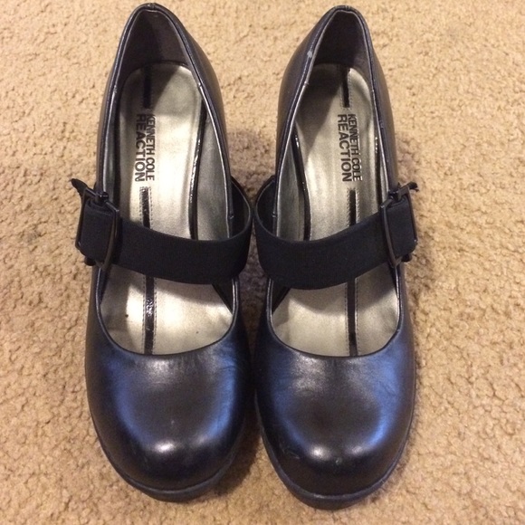 Kenneth Cole Reaction black heels - Picture 1 of 3
