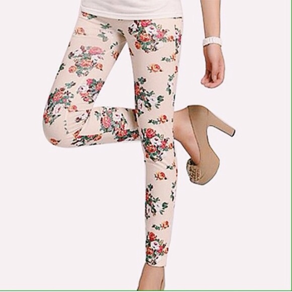 ⚡️LAST ONE⚡NWT ️Tan Beige Colorful Floral Leggings
