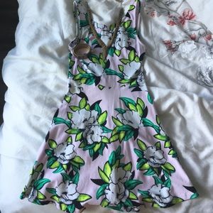 Gorgeous H&M foral mini dress 🌷🌸💐