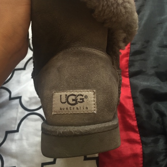 Grey uggs - Picture 2 of 3