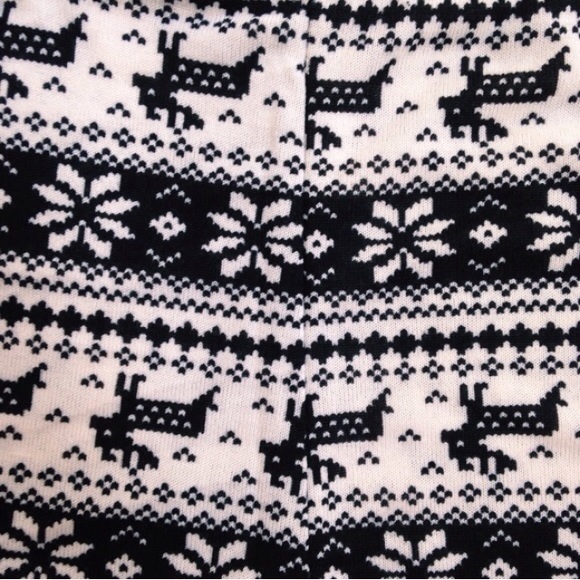 ⚡️LAST ONE⚡️Black White Snowflake Sweater Leggings - Picture 2 of 2