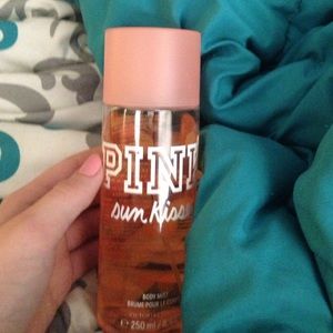 PINK body mist