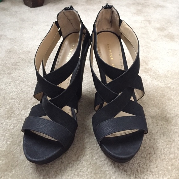 Chinese Laundry black wedges