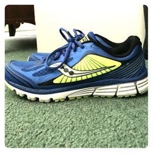 Saucony kinvara 5's running sneakers