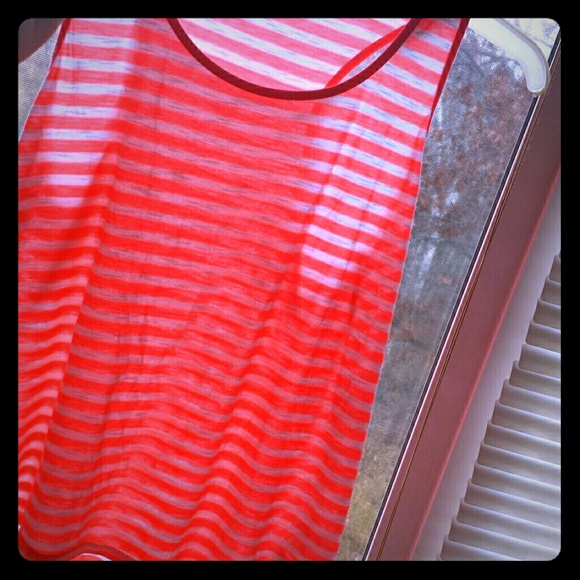Forever 21 pink and white tee.