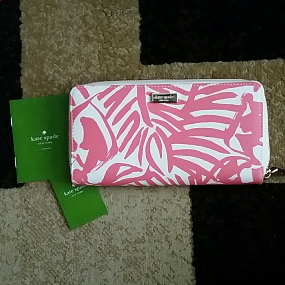 Flash friday!!! NWT Kate Spade Wallet
