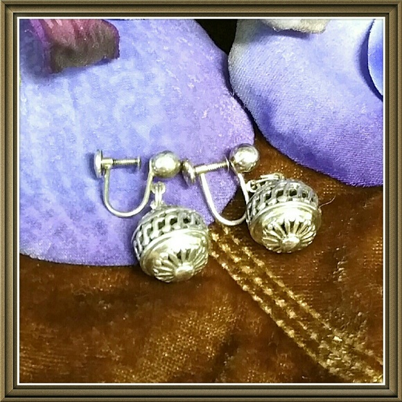 ***REDUCED*** NEW VINTAGE STERLING SILVER EARRINGS - Picture 2 of 2