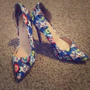 JustFab tribal print high heels, size 6.
