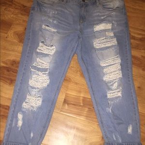 Ripped boyfriend Jean