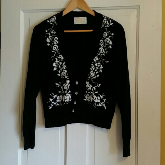 Cropped black & white floral sweater cardigan