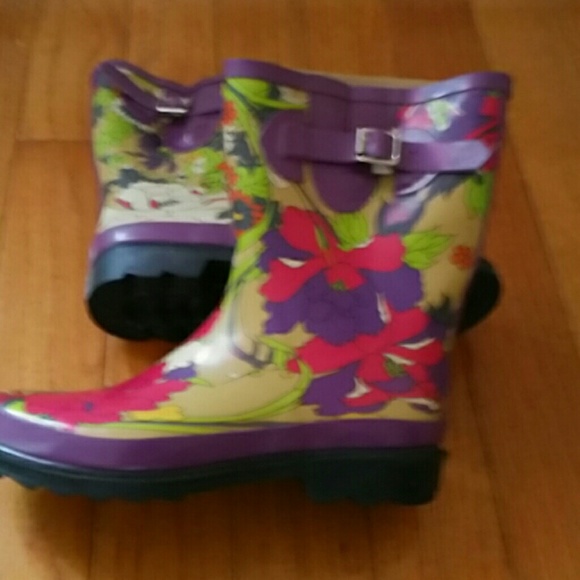 Rain boots - Picture 2 of 3