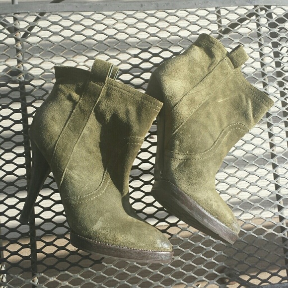 SOLD BCBG  Olive Green  Suede  Booties  7.5m
