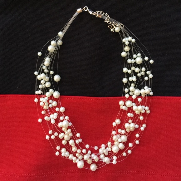 Adorable pearl necklace for the holidays