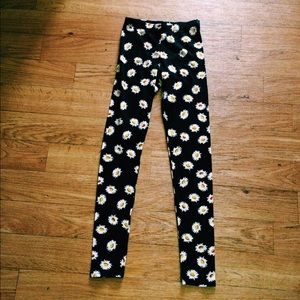 Fun Print Daisy Leggings!