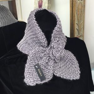 NWT Neck wrap