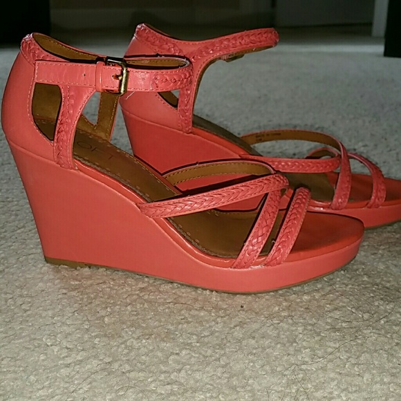 Ann Taylor LOFT Coral Wedges
