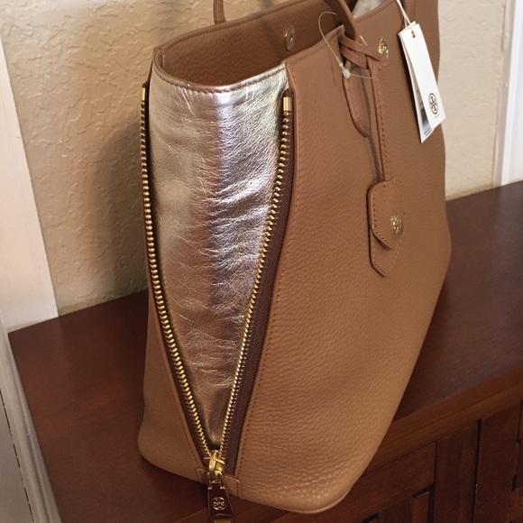 SOLD!!  🆕Tory Burch Robinson "Side-Zip" Tote. NWT - Picture 2 of 4