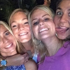 Meet your Posher, Elise