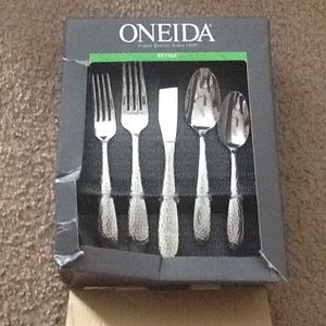 Oneida 45 piece set service for 8