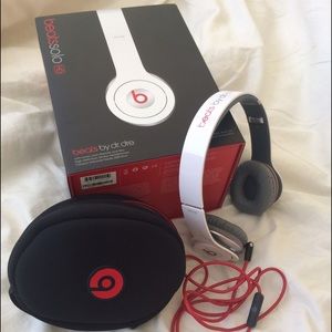 Gently used BEATS BY DRE BEATS SOLO HD Headphones✨