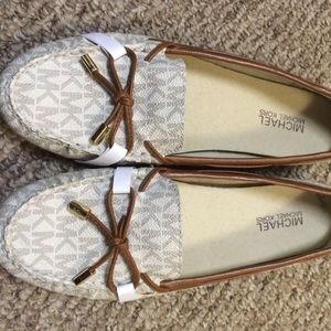 BRAND NEWW NEVER WORN Michael Kors moccasin flat