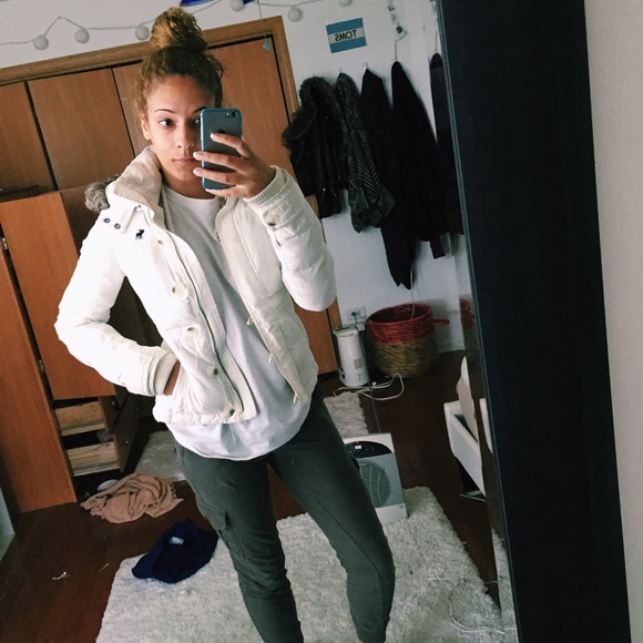 SOLD!!! Abercrombie and Fitch coat. - Picture 3 of 4