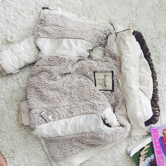 SOLD!!! Abercrombie and Fitch coat. - Picture 4 of 4