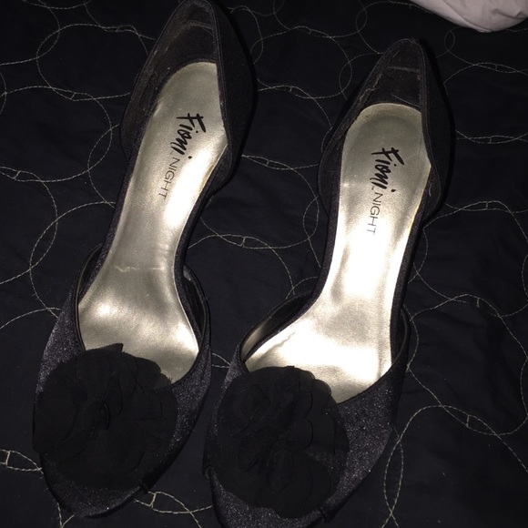 Super cute lightly worn heels