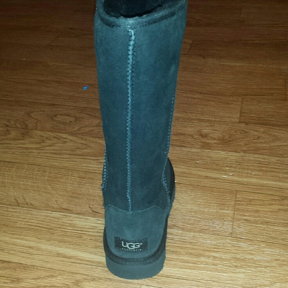 Tall black UGGs - Picture 2 of 4