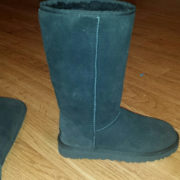 Tall black UGGs - Picture 3 of 4
