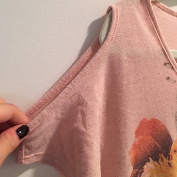 Pink floral top with cut-out shoulders - Picture 2 of 3