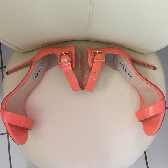 Steve Madden Bright Coral Open-Toed Heels - Picture 4 of 4