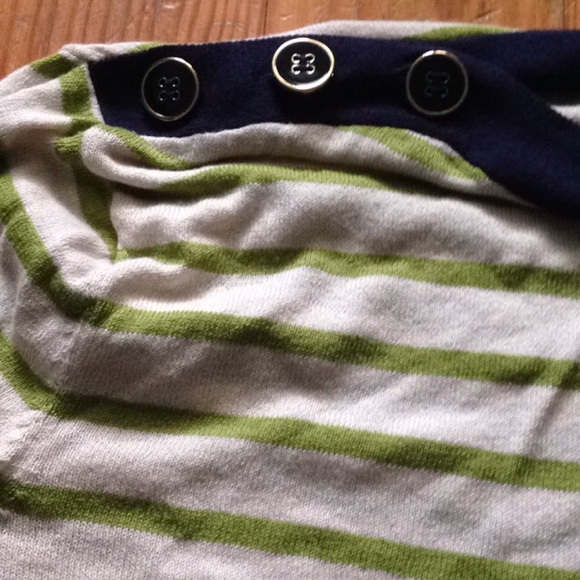 Sold  ✨✨✨Super soft, half sleeve green sweater. - Picture 3 of 3