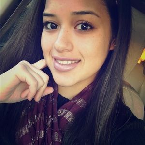 Meet your Posher, Caitlin