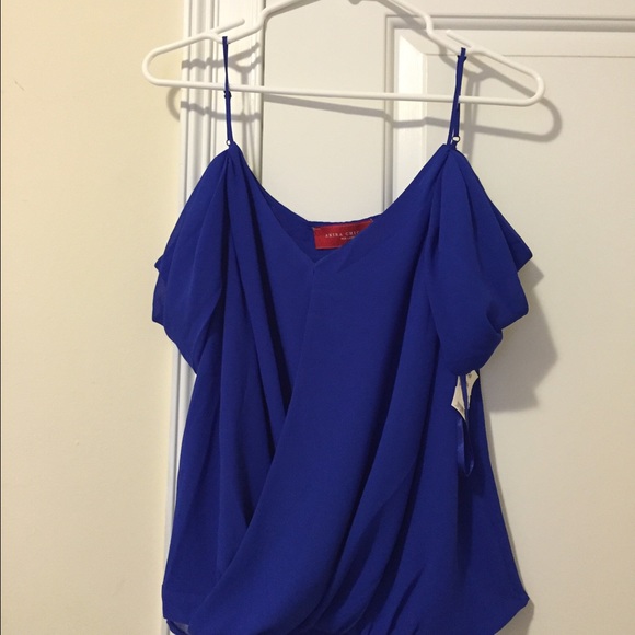 Flirty, romantic drop-shoulder blouse