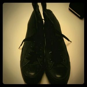 ??Flash Sale??Converse Sneakers