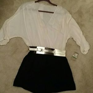 Outfit with belt