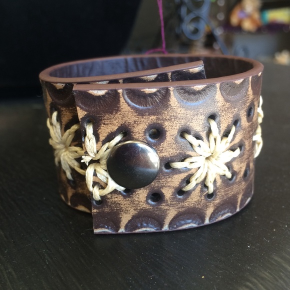 Jewelry - Picture 2 of 2