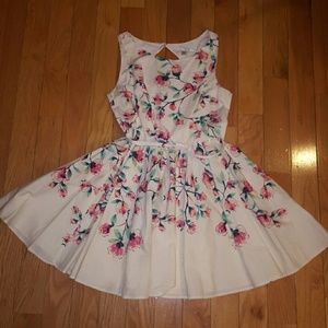 Vintage-Style Floral Dress w/ Belt