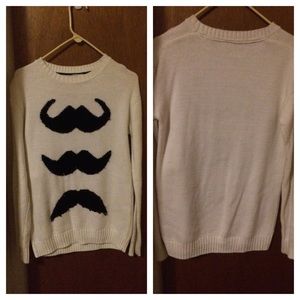 White knit sweatshirt