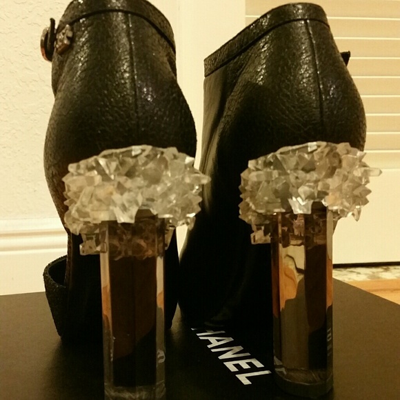 SOLD OUT ON EBAY !!! CHANEL RUNWAY CRYSTAL BOOTIES - Picture 2 of 4