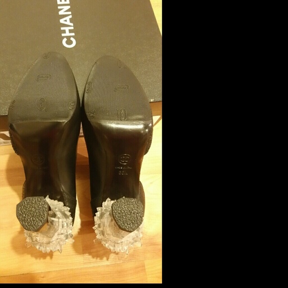 SOLD OUT ON EBAY !!! CHANEL RUNWAY CRYSTAL BOOTIES - Picture 4 of 4