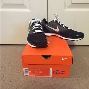 Women's Nike in season trainer 4 size 8
