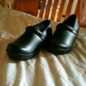 Nursing shoes