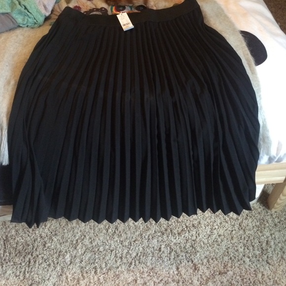 Black pleated skirt from New York and Company