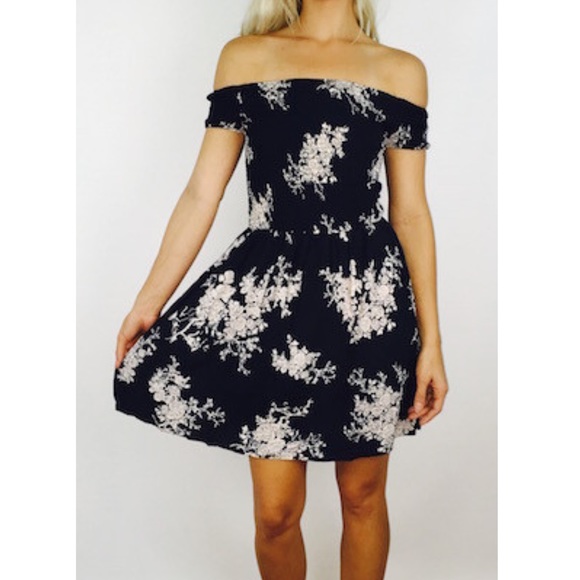 ✨Only 2 Left! ✨ Off the Shoulders Darling Dress - Picture 2 of 4