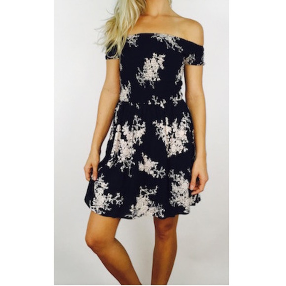 ✨Only 2 Left! ✨ Off the Shoulders Darling Dress - Picture 3 of 4