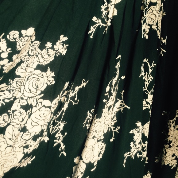 ✨Only 2 Left! ✨ Off the Shoulders Darling Dress - Picture 4 of 4