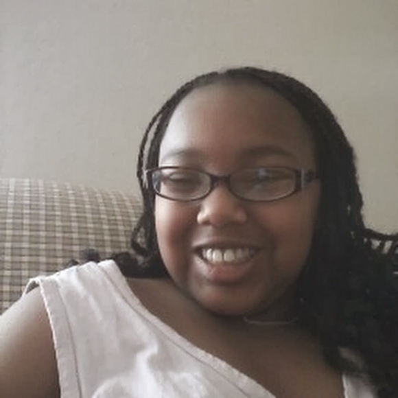 Meet your Posher, Desiree